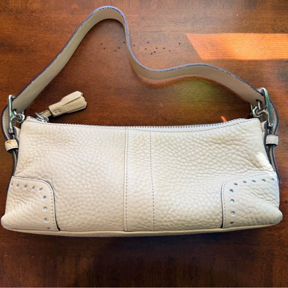 Vintage Coach Mini Bag in Cream Leather - Picture 2 of 7